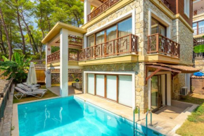 Deniz ve Orman Manzaralı 4+2 Villa Almina